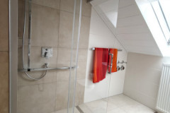 Fewo Baumgasse - Badezimmer mit Dusche und Waschmaschine