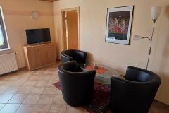 Fewo Baumgasse - Wohnung 2 - Wohnküche mit Fernseher